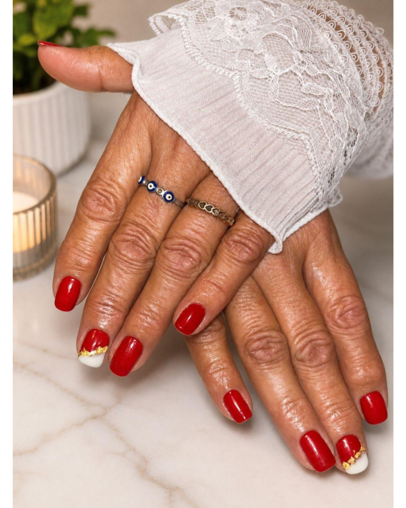 UÑAS ESMALTADAS