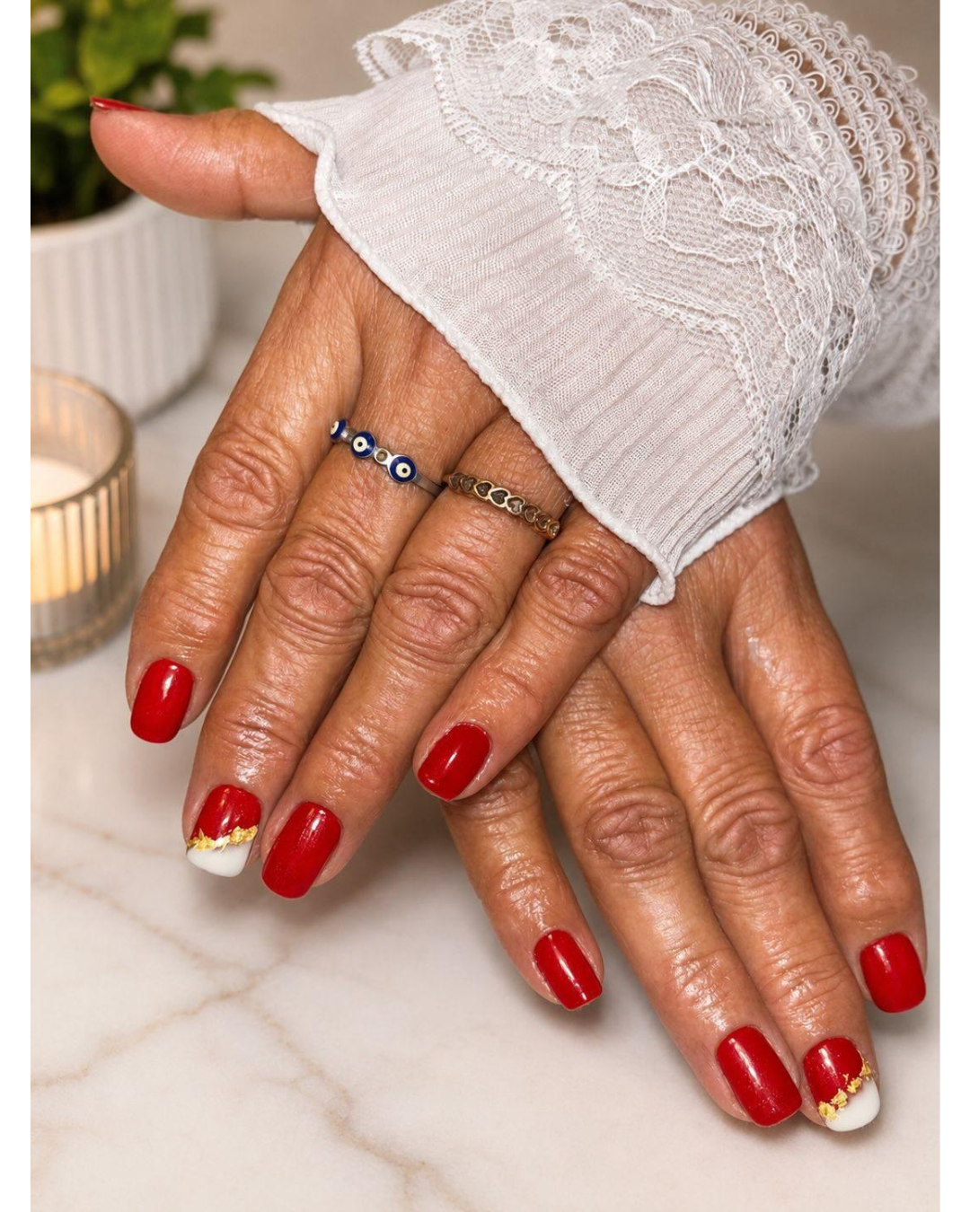 UÑAS ESMALTADAS